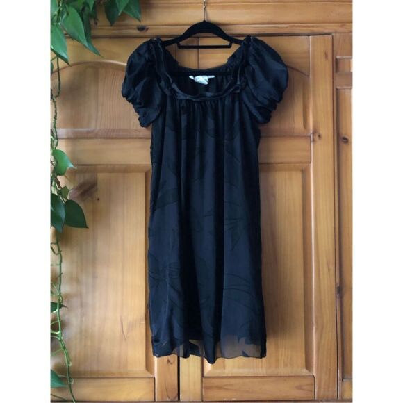 Studio M features short, puffed sleeves and a ruffled neckline Silk SZ L - Picture 1 of 9